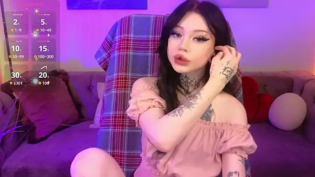 Snapshot of Emma_Kirks chatting on 25, 7, 2026 Emma Kirks online show from 25, 7, 2026