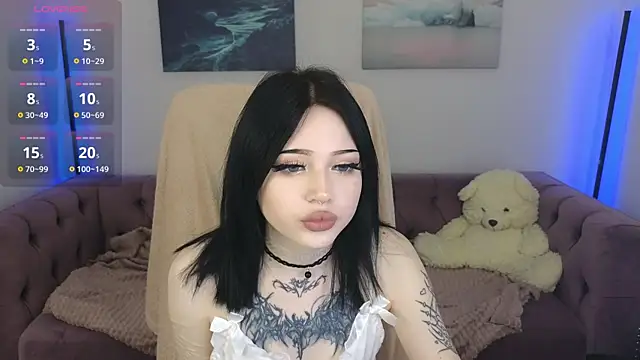 Emma Kirks online show from 3, 12, 2025