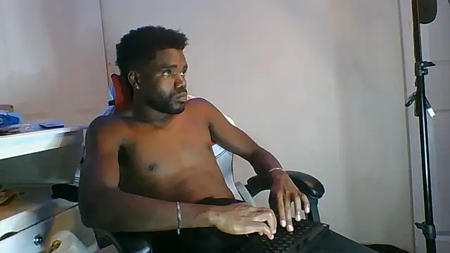 Snapshot of Suamyst_25 chatting on 7, 6, 2026 Suamyst 25 online show from 7, 6, 2026