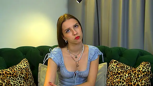 Snapshot of AliceAtkins chatting on 7, 11, 2025 AliceAtkins online show from 7, 11, 2025