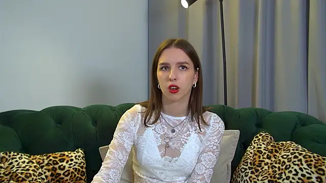 Snapshot of AliceAtkins chatting on 14, 11, 2025 AliceAtkins online show from 14, 11, 2025