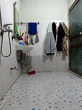 YennyeLa online show from 10, 11, 2025