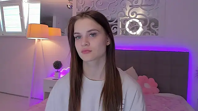 LuisaClover online show from 5, 4, 2026