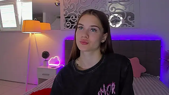 LuisaClover online show from 7, 7, 2026