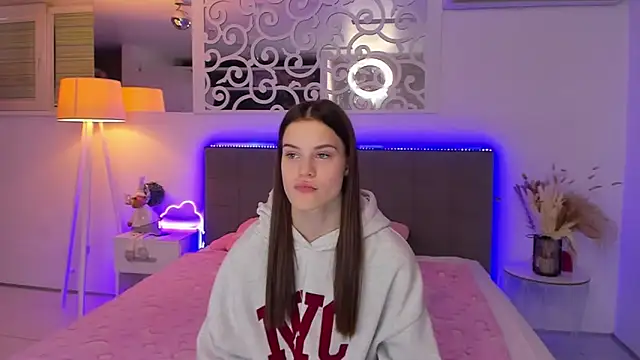 LuisaClover online show from 5, 1, 2026