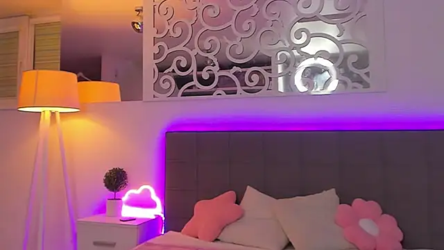 LuisaClover online show from 23, 2, 2026