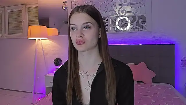 LuisaClover online show from 25, 4, 2026