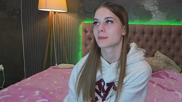 LuisaClover online show from 15, 11, 2025