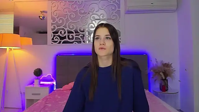 LuisaClover online show from 15, 2, 2026