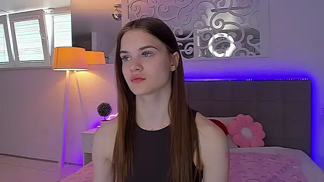 LuisaClover online show from 6, 5, 2026