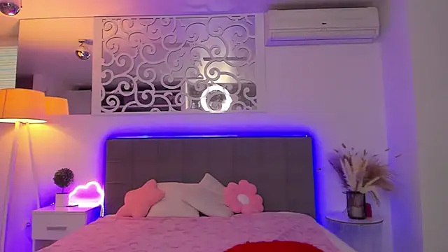 LuisaClover online show from 7, 2, 2026