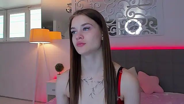 LuisaClover online show from 28, 3, 2026