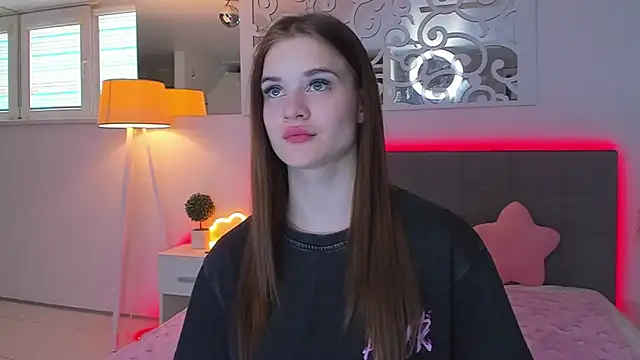 LuisaClover online show from 10, 4, 2026