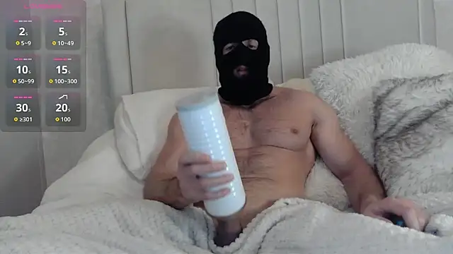 Snapshot of Masked_Bull38_Uk chatting on 14, 12, 2025 Masked Bull38 Uk online show from 14, 12, 2025