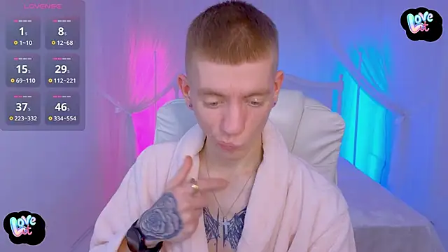 Snapshot of Cristian__Dior chatting on 5, 12, 2025 Cristian Dior online show from 5, 12, 2025