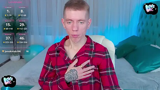 Snapshot of Cristian__Dior chatting on 13, 12, 2025 Cristian Dior online show from 13, 12, 2025