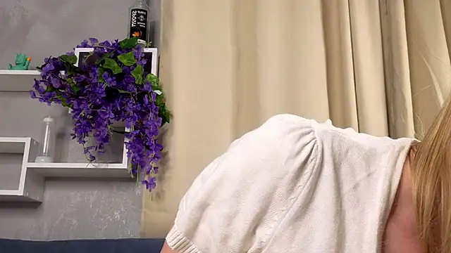 Snapshot of ElissaGlod chatting on 27, 2, 2026 ElissaGlod online show from 27, 2, 2026