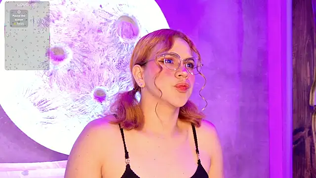 sussiestrawberry online show from 10, 11, 2025