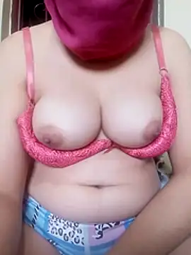 Snapshot of Majoudabar chatting on 7, 11, 2025 Majoudabar online show from 7, 11, 2025