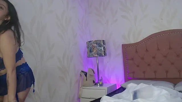 Emmy Palacios online show from 28, 11, 2025