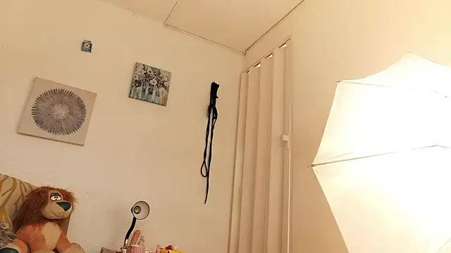 CarolineAikos online show from 4, 2, 2026