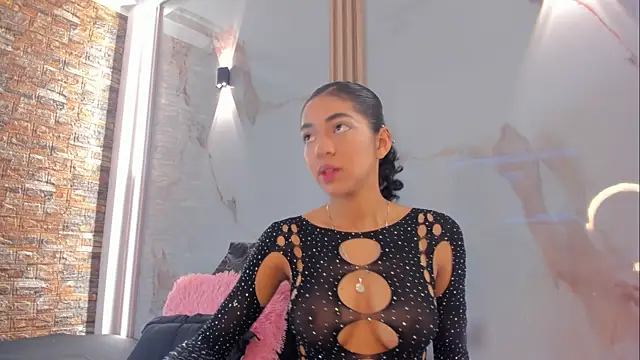 Snapshot of Victoria_Dubois_ chatting on 7, 11, 2025 Victoria Dubois online show from 7, 11, 2025