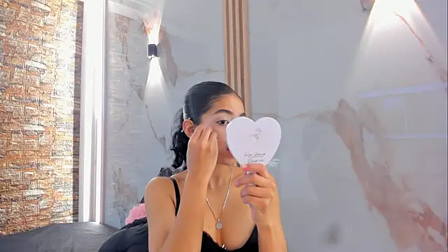 Snapshot of Victoria_Dubois_ chatting on 2, 11, 2025 Victoria Dubois online show from 2, 11, 2025