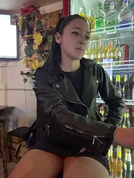 Lia  white online show from 6, 11, 2025