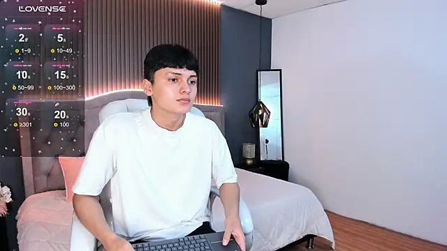 Maxii18  online show from 14, 11, 2025