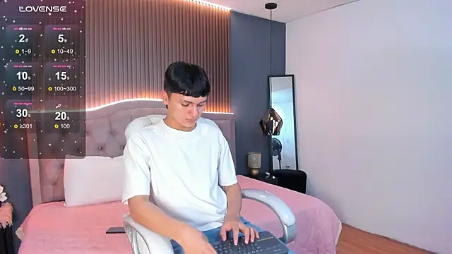 Maxii18  online show from 7, 11, 2025