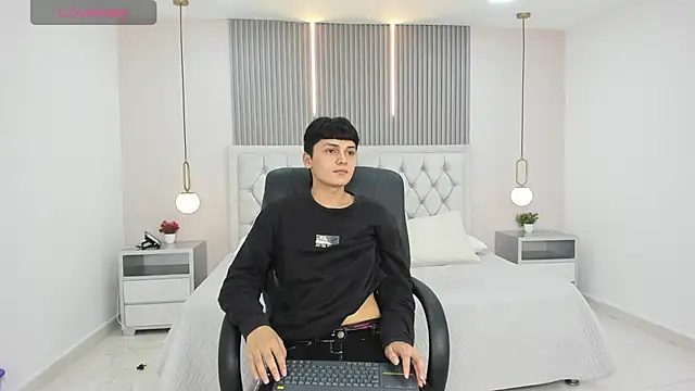 Maxii18  online show from 5, 12, 2025