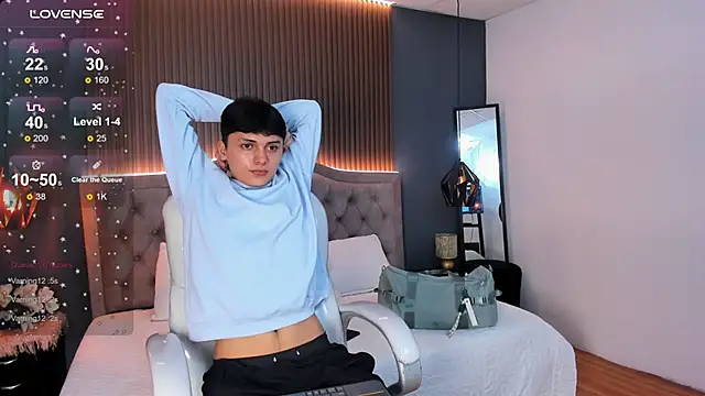 Maxii18  online show from 11, 11, 2025