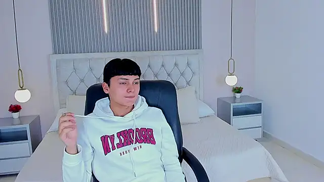 Maxii18  online show from 2, 12, 2025