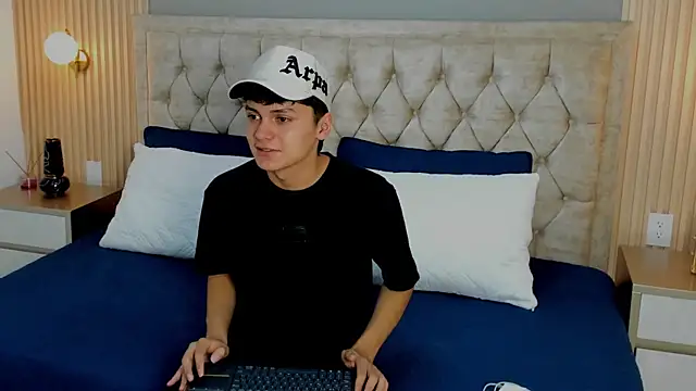 Maxii18  online show from 11, 1, 2026