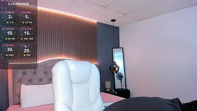 Maxii18  online show from 8, 11, 2025