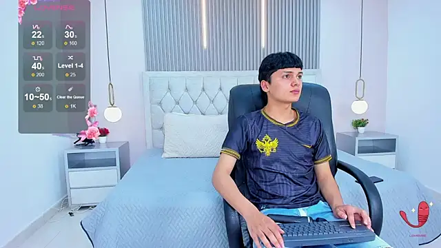 Maxii18  online show from 4, 12, 2025