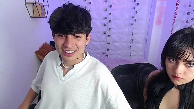 Snapshot of Cassie_and_Jonah chatting on 26, 11, 2025 Cassie and Jonah online show from 26, 11, 2025