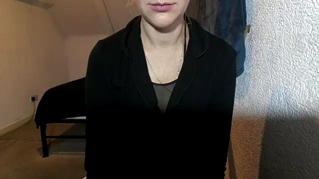 Aromaloveqq online show from 6, 11, 2025