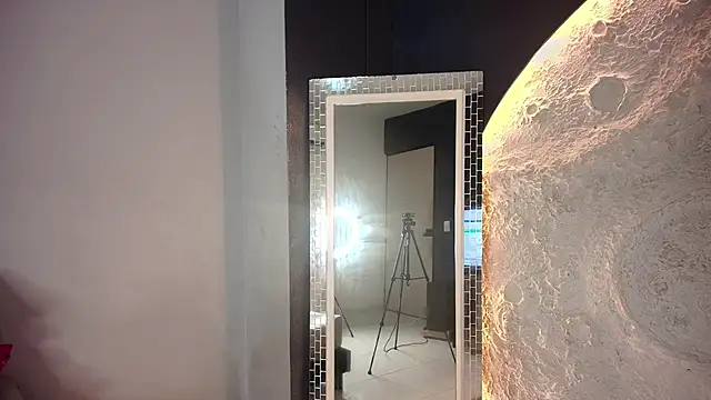 NaomiQueents online show from 11, 11, 2025