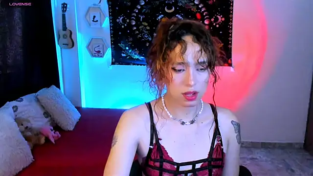 AdelineEsposito online show from 13, 11, 2025