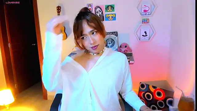 AdelineEsposito online show from 19, 3, 2026