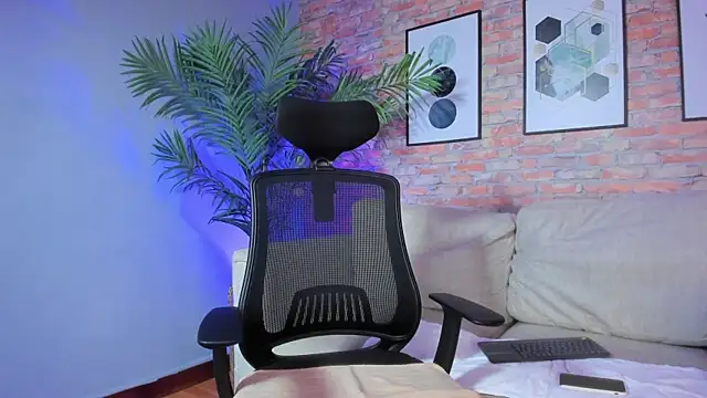 Snapshot of sophie_duval chatting on 24, 11, 2025 sophie duval online show from 24, 11, 2025