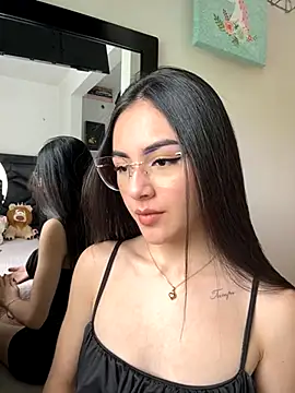 Snapshot of IslaCole chatting on 25, 10, 2025 IslaCole online show from 25, 10, 2025