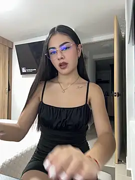 Snapshot of IslaCole chatting on 27, 5, 2026 IslaCole online show from 27, 5, 2026