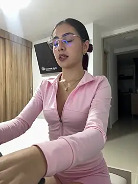 Snapshot of IslaCole chatting on 28, 5, 2026 IslaCole online show from 28, 5, 2026