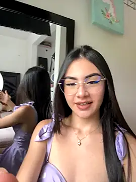 Snapshot of IslaCole chatting on 7, 11, 2025 IslaCole online show from 7, 11, 2025