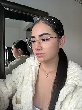 IslaCole online show from 6, 2, 2026