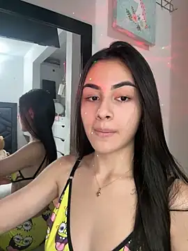 Snapshot of IslaCole chatting on 18, 11, 2025 IslaCole online show from 18, 11, 2025