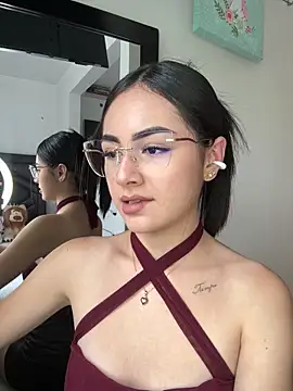 Snapshot of IslaCole chatting on 19, 11, 2025 IslaCole online show from 19, 11, 2025