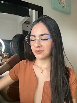 Snapshot of IslaCole chatting on 4, 11, 2025 IslaCole online show from 4, 11, 2025